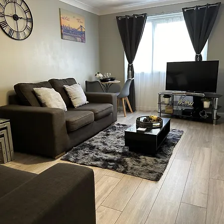 Modern Cosy Warm Home With Free Parking Chelmsford Exterior photo
