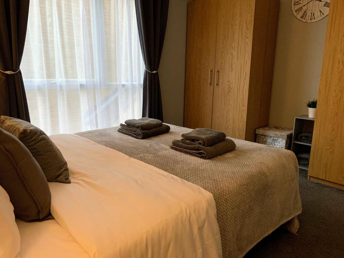 Modern Cosy Warm With Free Parking Apartment